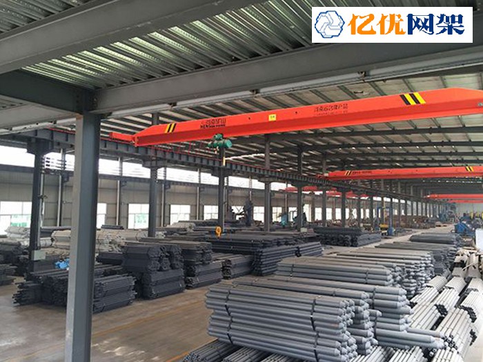 塔城杆件待发货区